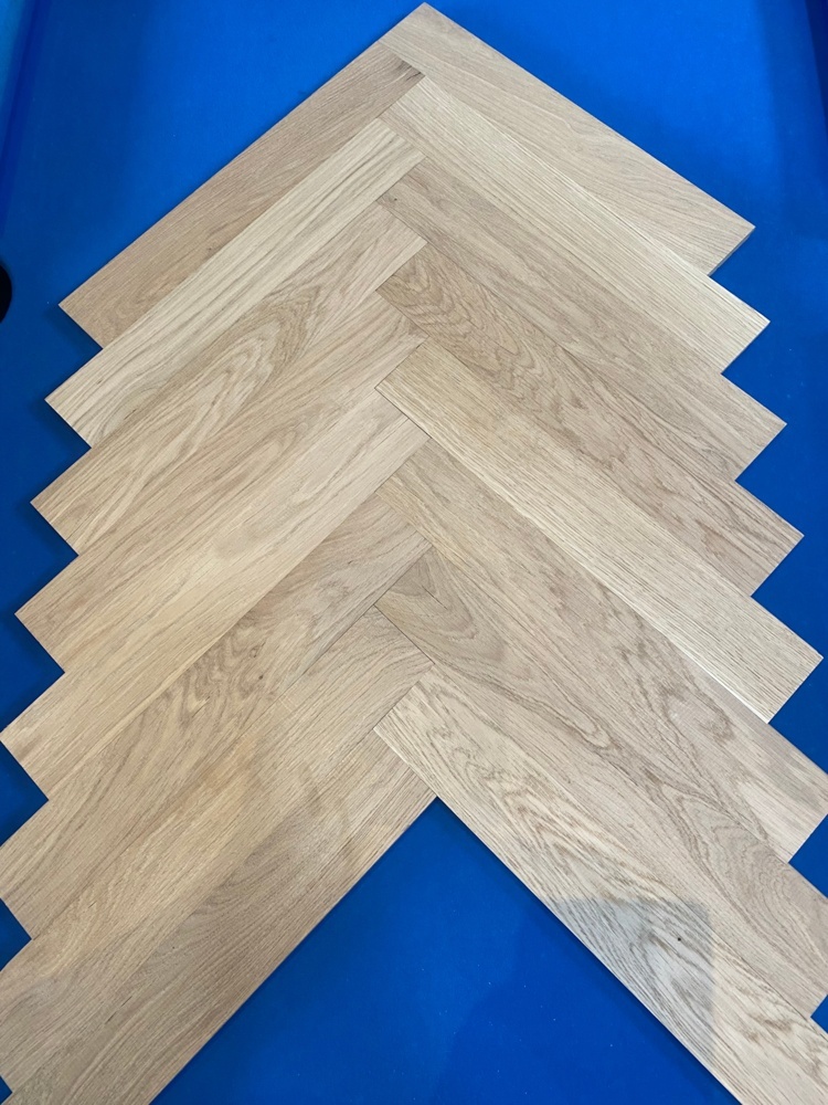 1561434-2 Massiv ek fiskbensparkett 408x68x16mm (ca 89,64 kvm)