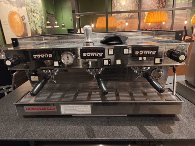 1485488-2 Espressomaskin med tillbehör - La Marzocco Linea 3AV