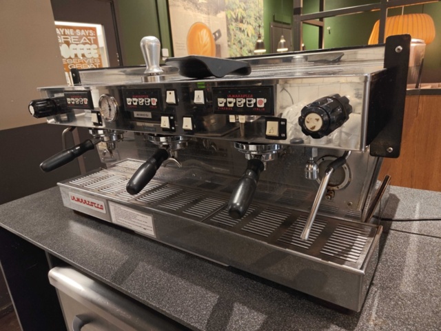 1485488-3 Espressomaskin med tillbehör - La Marzocco Linea 3AV
