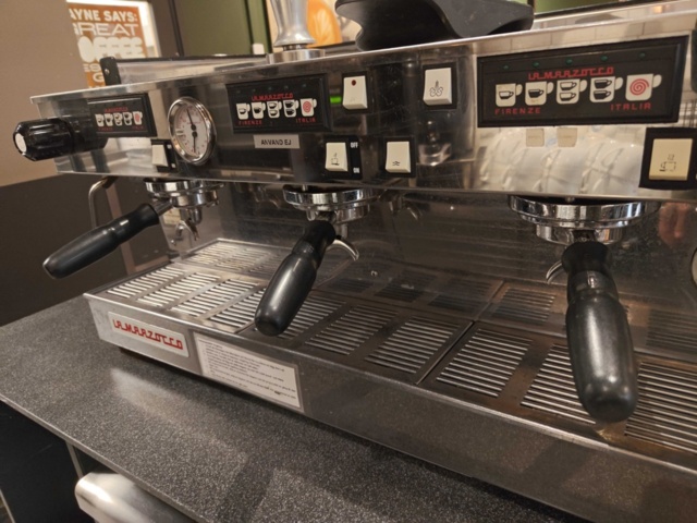 1485488-4 Espressomaskin med tillbehör - La Marzocco Linea 3AV