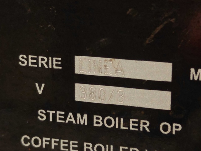1485488-9 Espressomaskin med tillbehör - La Marzocco Linea 3AV