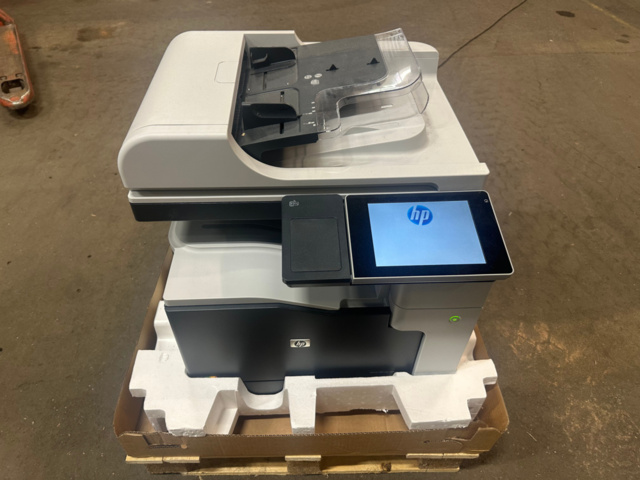 1493021-1 Skrivare HP LaserJet 700 color MFP M775dn med tillbehör