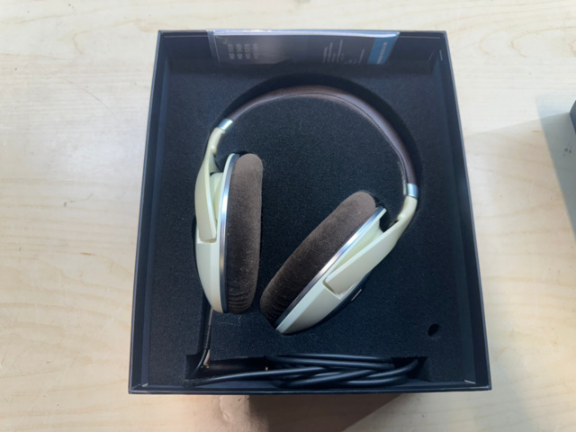 1493025-3 Hörlurar Sennheiser HD 599 & Sony WH-1000X M3