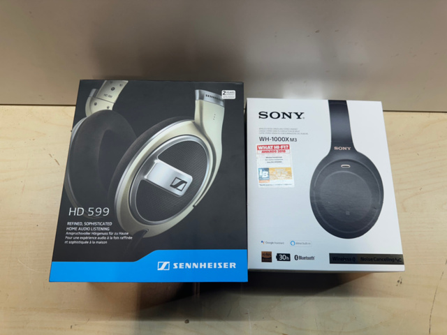 1493025-1 Hörlurar Sennheiser HD 599 & Sony WH-1000X M3