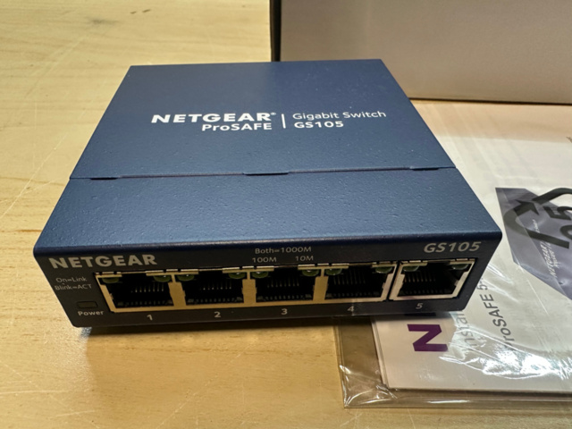 1493028-7 Switchar Netgear ProSafe GS105 3st