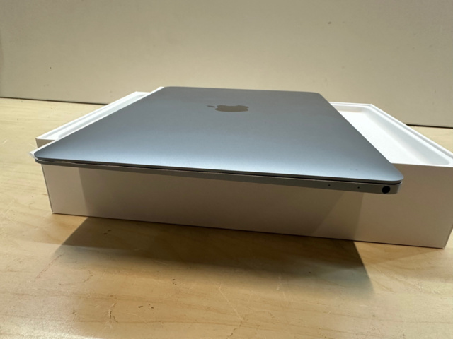 1561816-7 Apple MacBook 12" 512GB