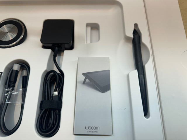 1561817-7 Ritplatta Wacom Cintiq PRO 16"