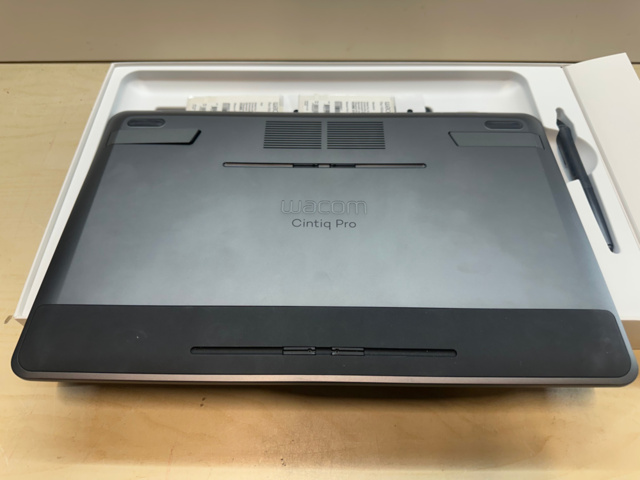 1561817-4 Ritplatta Wacom Cintiq PRO 16"