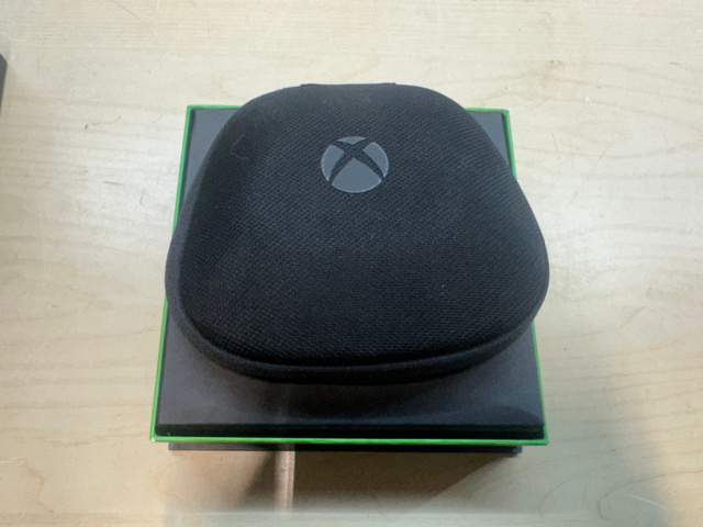 1561821-4 EBOX ELITE Wireless Controller med tillbehör