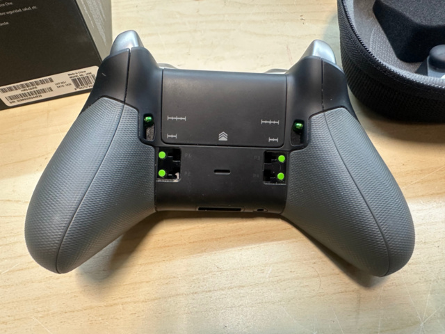 1561821-7 EBOX ELITE Wireless Controller med tillbehör
