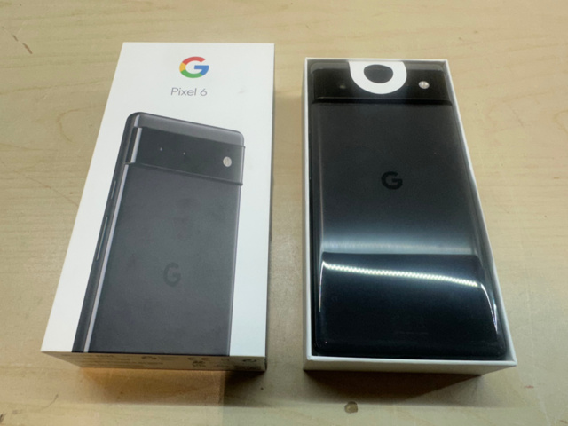 1561824-2 Mobiltelefon Google Pixel 6 med hörlurar