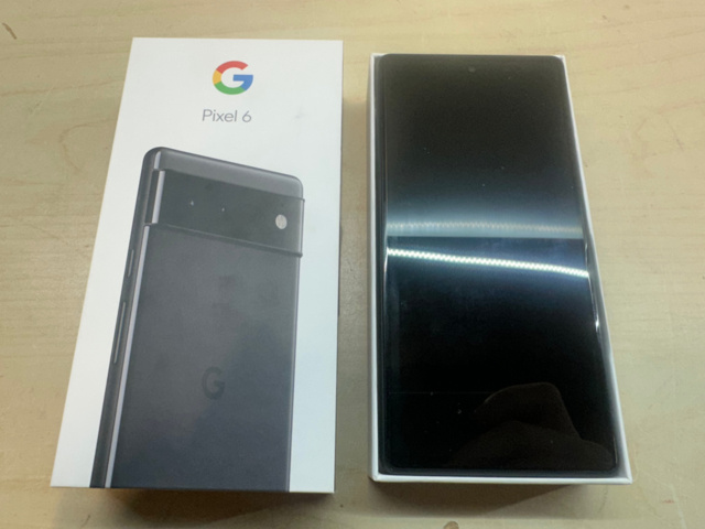 1561824-1 Mobiltelefon Google Pixel 6 med hörlurar