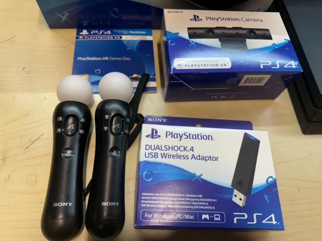 1561829-9 Sony PlayStation 4 PRO & Playstation VR med tillbehör