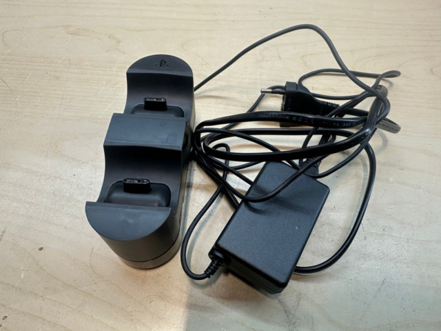 1561829-6 Sony PlayStation 4 PRO & Playstation VR med tillbehör
