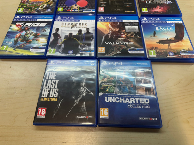 1561829-17 Sony PlayStation 4 PRO & Playstation VR med tillbehör