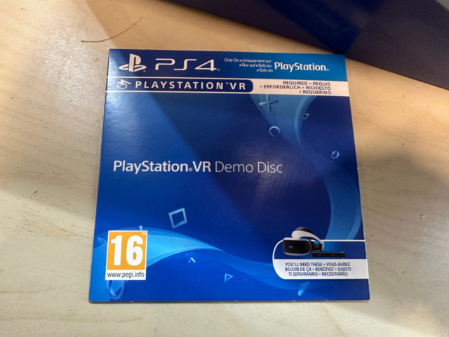 1561829-8 Sony PlayStation 4 PRO & Playstation VR med tillbehör