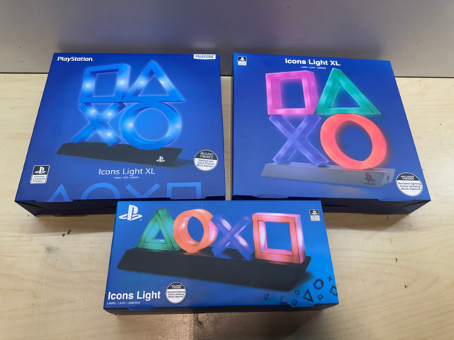 1561830-1 Sony Playstation ICONS Light 3st