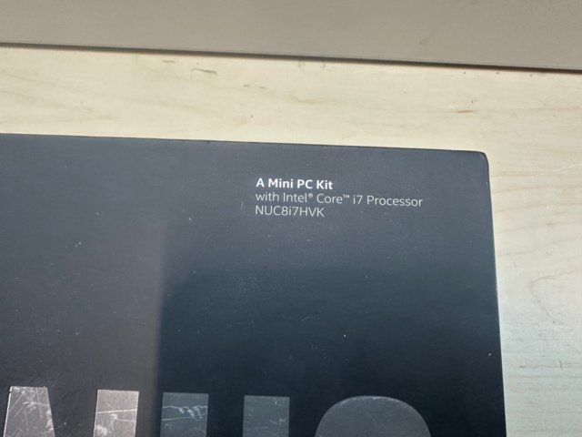1561834-3 Mini PC Intel NUC8i7HVK