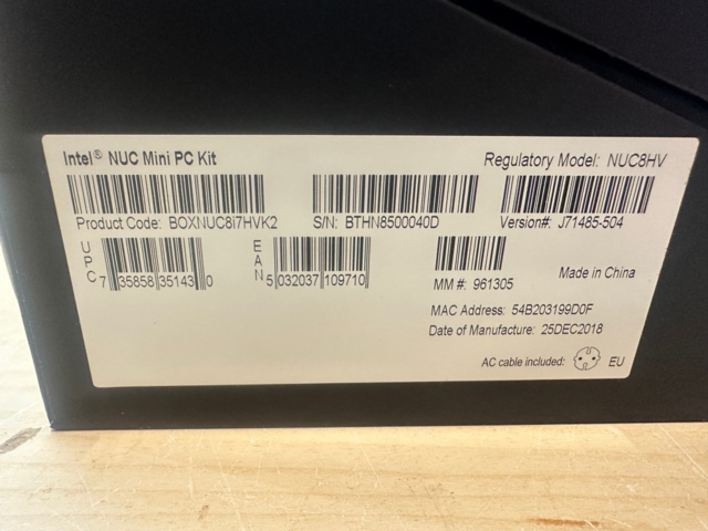 1561834-5 Mini PC Intel NUC8i7HVK