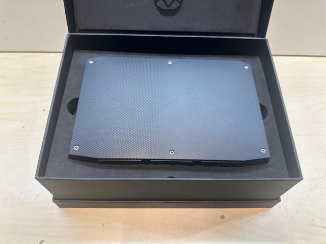 1561834-6 Mini PC Intel NUC8i7HVK