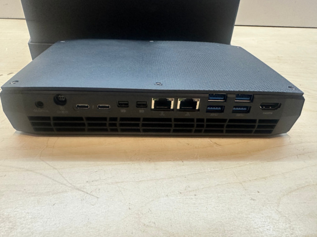 1561834-8 Mini PC Intel NUC8i7HVK