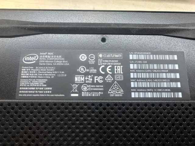 1561834-9 Mini PC Intel NUC8i7HVK