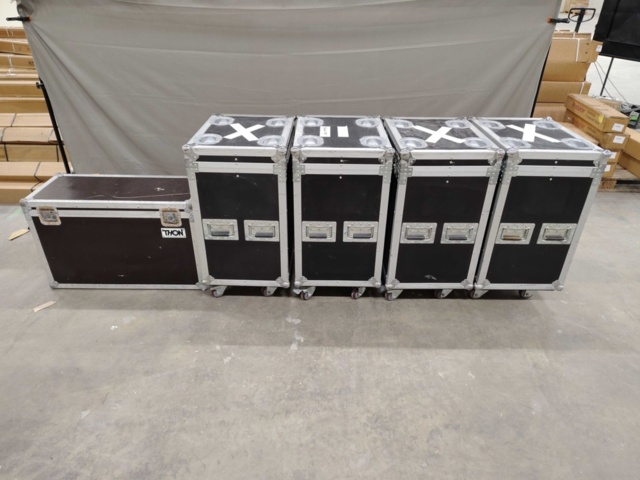 1561140-1 Flightcase, 5 st - för strålkastare mm, hjul på 4 st och skuminredning