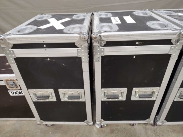 1561140-6 Flightcase, 5 st - för strålkastare mm, hjul på 4 st och skuminredning