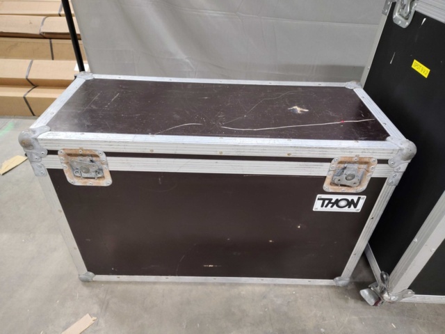 1561140-7 Flightcase, 5 st - för strålkastare mm, hjul på 4 st och skuminredning