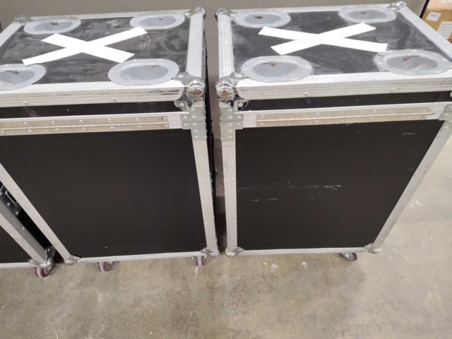 1561140-22 Flightcase, 5 st - för strålkastare mm, hjul på 4 st och skuminredning