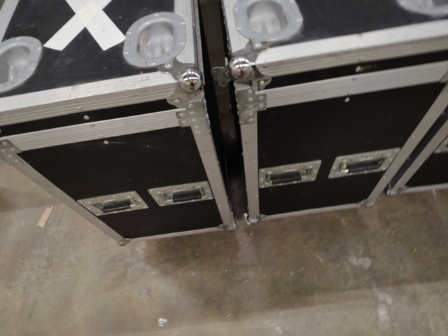 1561140-26 Flightcase, 5 st - för strålkastare mm, hjul på 4 st och skuminredning