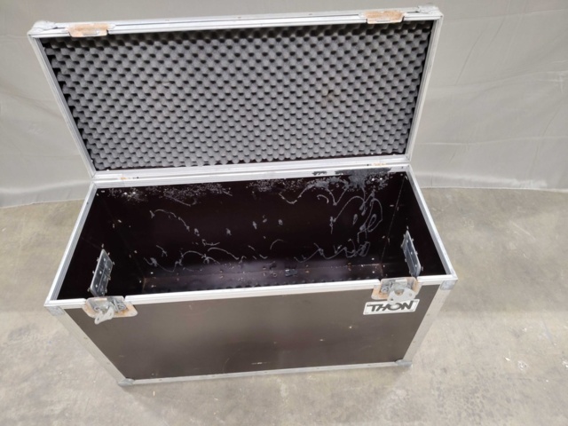 1561140-28 Flightcase, 5 st - för strålkastare mm, hjul på 4 st och skuminredning