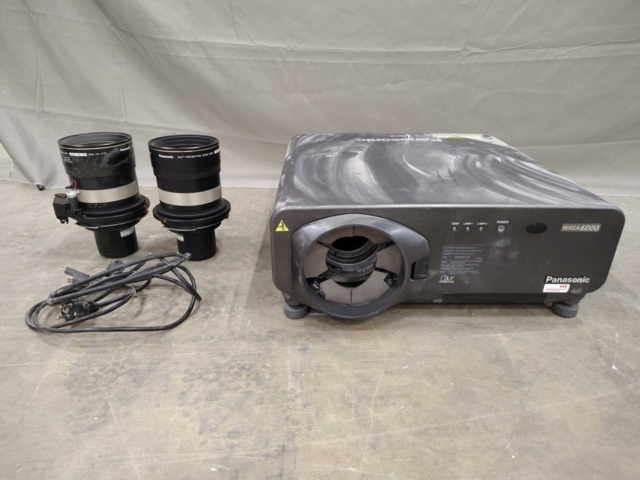 1561144-1 Projektor med 2 st linser- Panasonic DW 7000 6000 ANSI 16:9 WXGA, DLP
