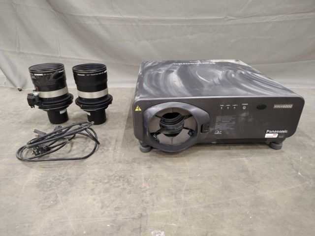 1561144-14 Projektor med 2 st linser- Panasonic DW 7000 6000 ANSI 16:9 WXGA, DLP
