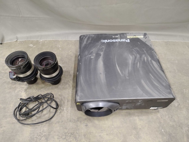 1561144-15 Projektor med 2 st linser- Panasonic DW 7000 6000 ANSI 16:9 WXGA, DLP