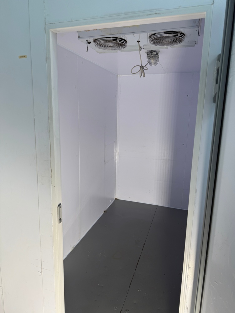 1141004-2 Cold room with shelving system - Cold Mark, dismantled. New info on room dimensions