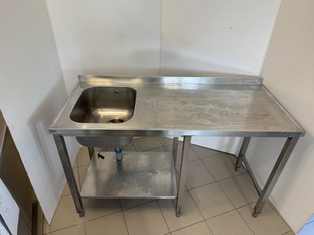 1141009-2 Sink with raised back edge, lower shelf, ball valve and space for an undercounter dishwasher
