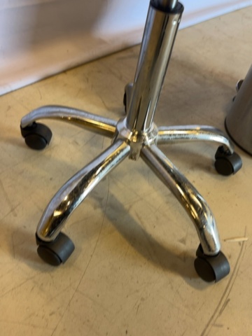 1549049-9 Rollaway stool with backrest and waste container