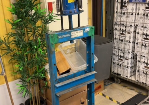 Hydraulic press 20 tons - Biltema & Hamron