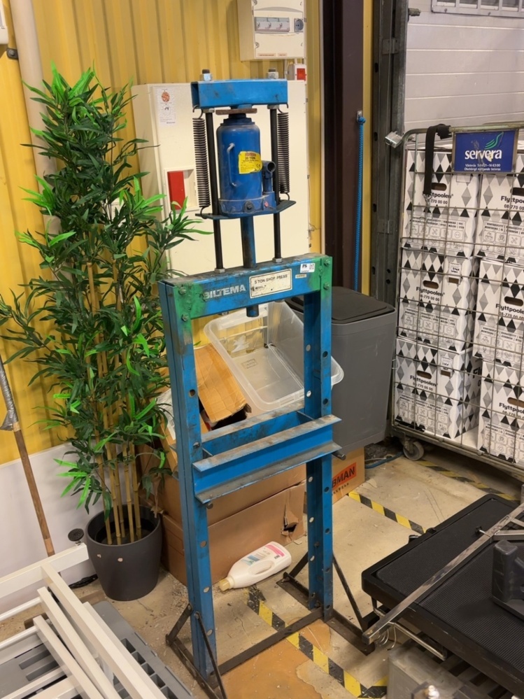 1549052-1 Hydraulic press 20 tons - Biltema & Hamron