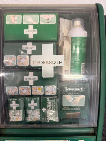 1141021-2 Cederroth first aid board