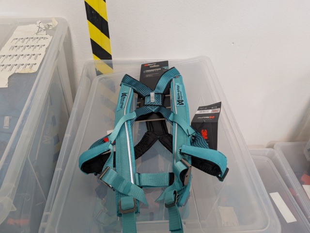 1256121-15 Leashes, harnesses etc.