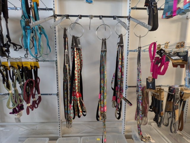 1256121-24 Leashes, harnesses etc.