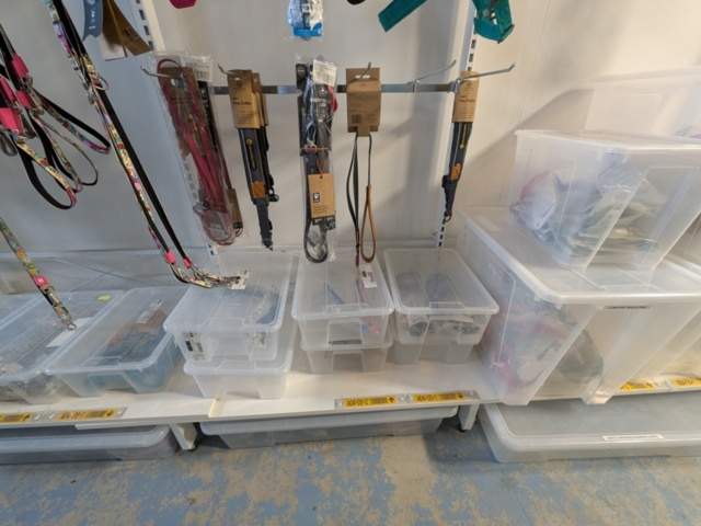 1256121-26 Leashes, harnesses etc.