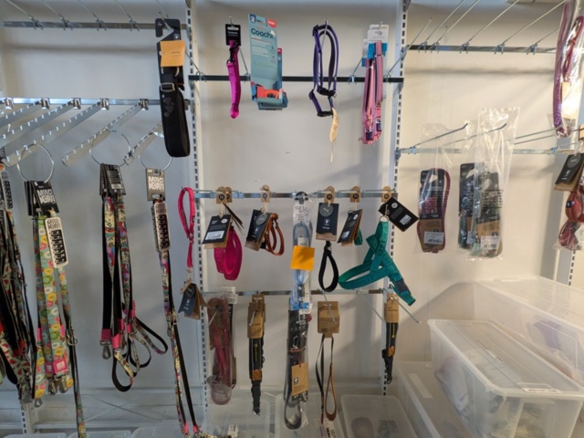 1256121-27 Leashes, harnesses etc.