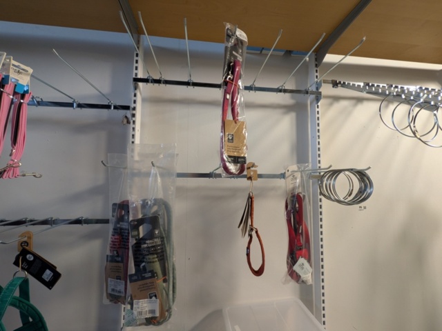 1256121-28 Leashes, harnesses etc.