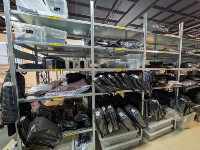 1256125-8 Horse blankets, riding clothes, shoes, boots, etc.