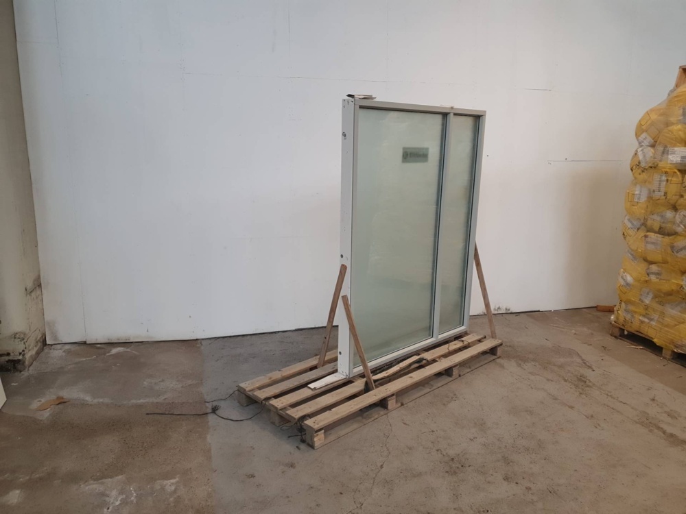 1532636-2 Aluminum-clad wooden window, 1485 × 1880 mm. Frosted