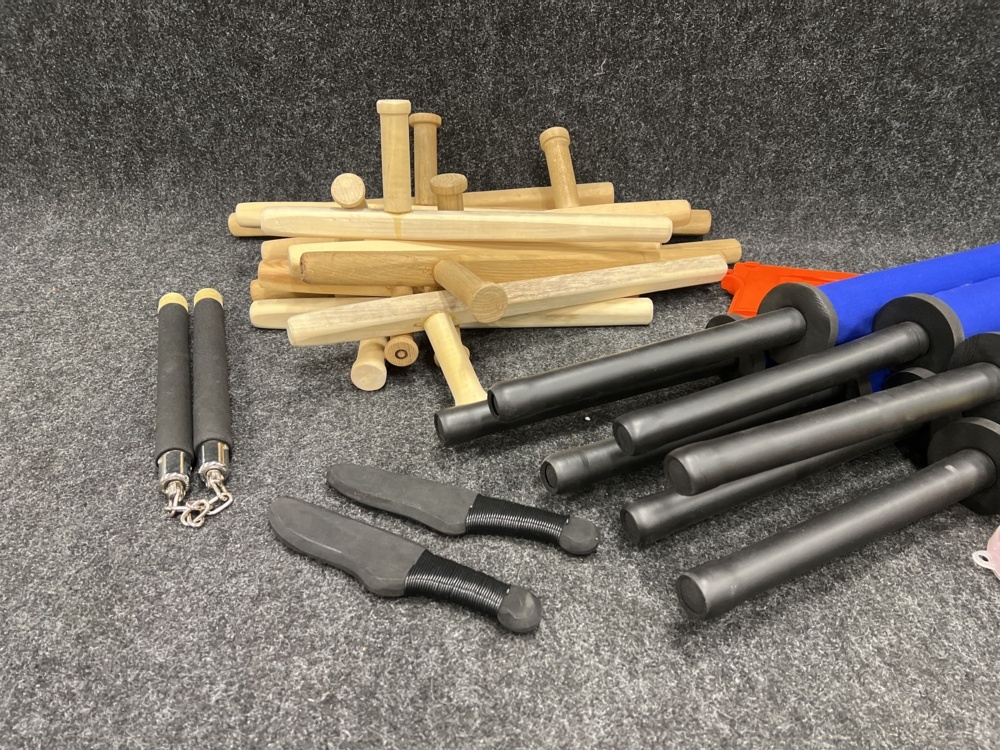 1564746-2 Bokken, Rubber nunchakus, Knife ladder, Pistol ladder etc