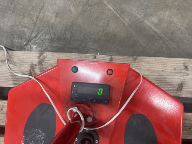 1565338-4 Elektronisk våg med display och fotmarkeringar